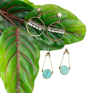 2 Pair of drop earrings